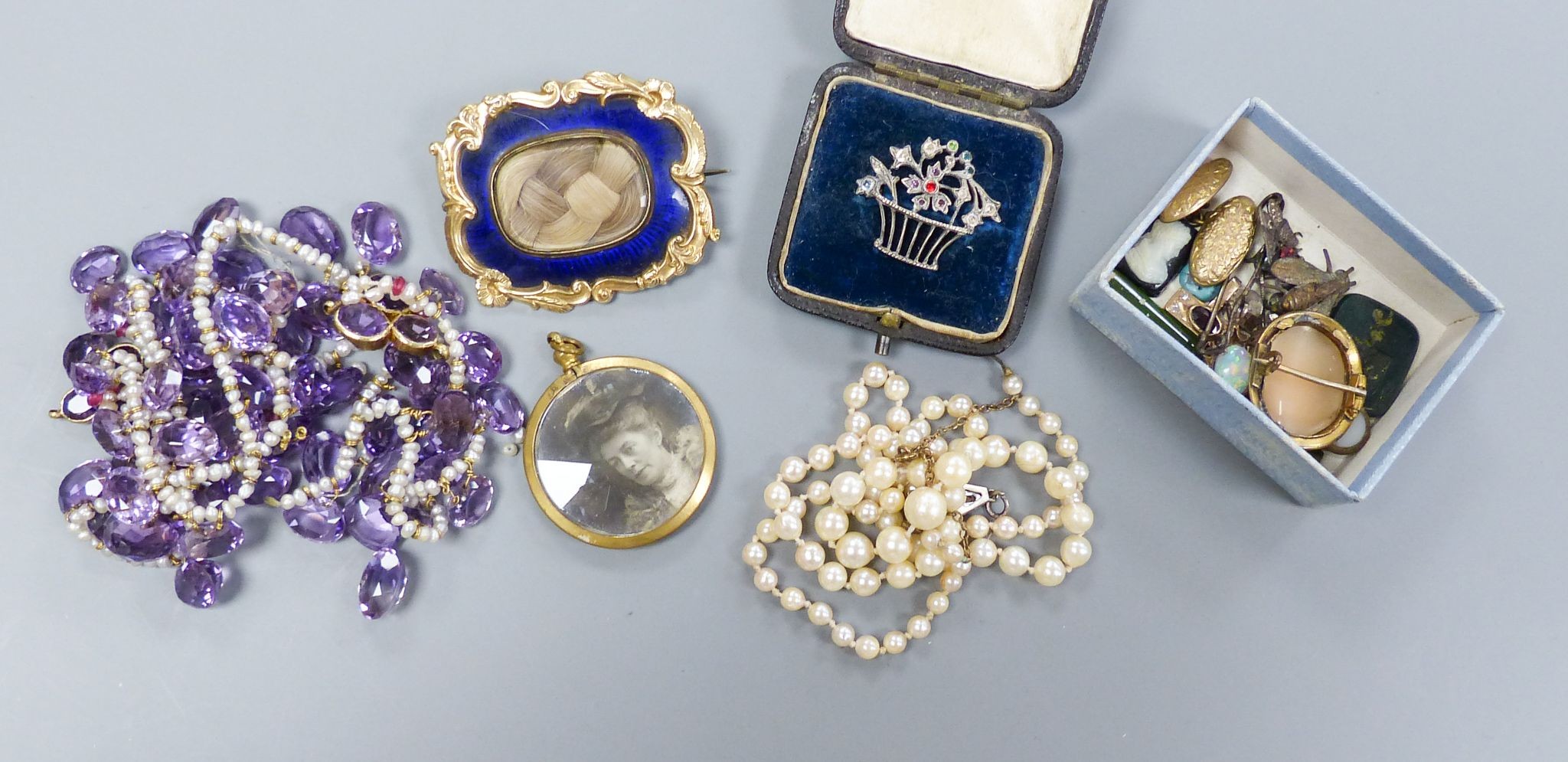 Mixed jewellery including a Victorian enamelled and plaited hair mourning brooch, a giardinetto brooch, cameo brooch, cultured pearl necklace, amethyst and seed pearl necklace and bracelet etc.